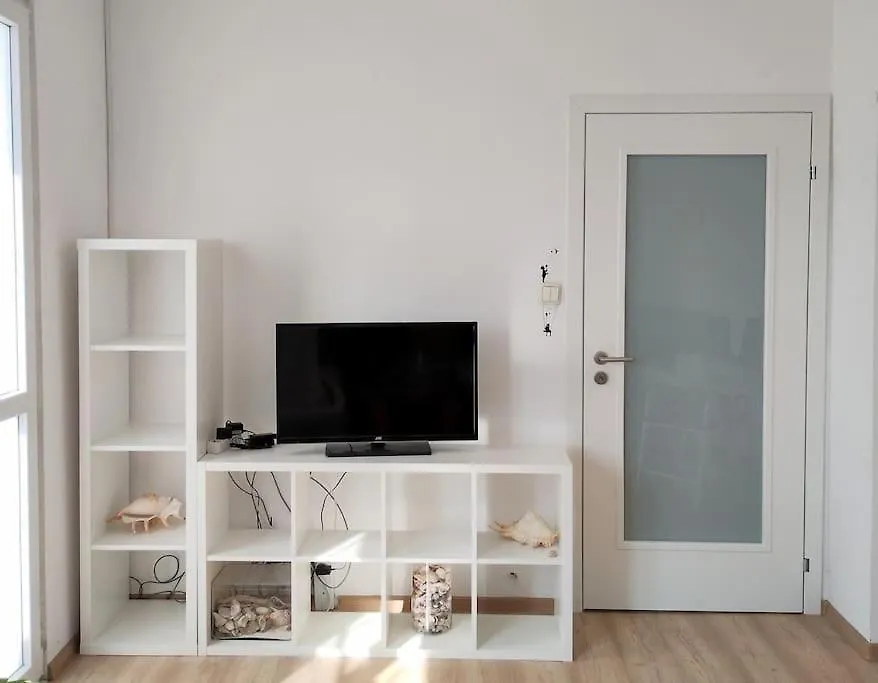 Home Ltt - Near Airport, Spacious, Sunny Apartment Sofie