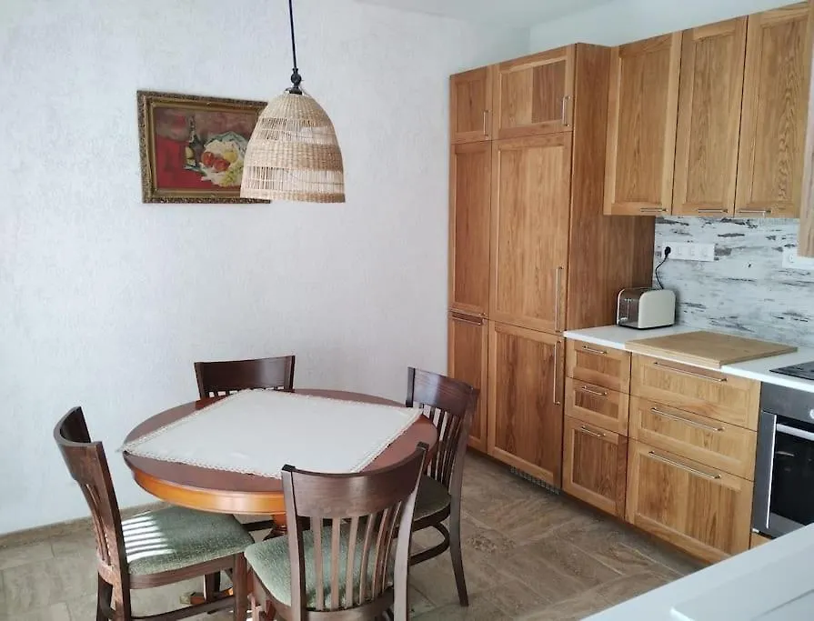 Home Ltt - Near Airport, Spacious, Sunny Apartment Sofie